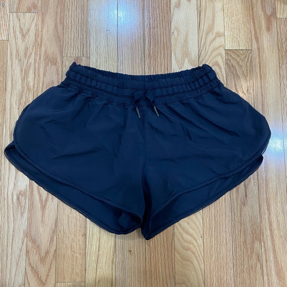 Lululemon shorts size 6 in black 10/10 condition